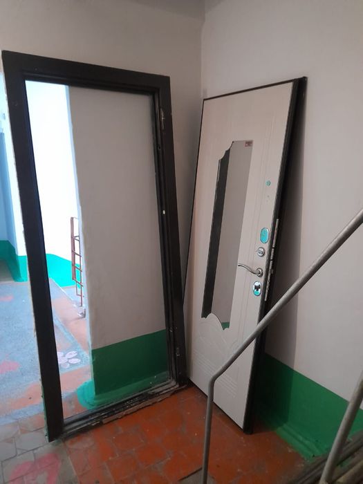 Дверь входная в кв