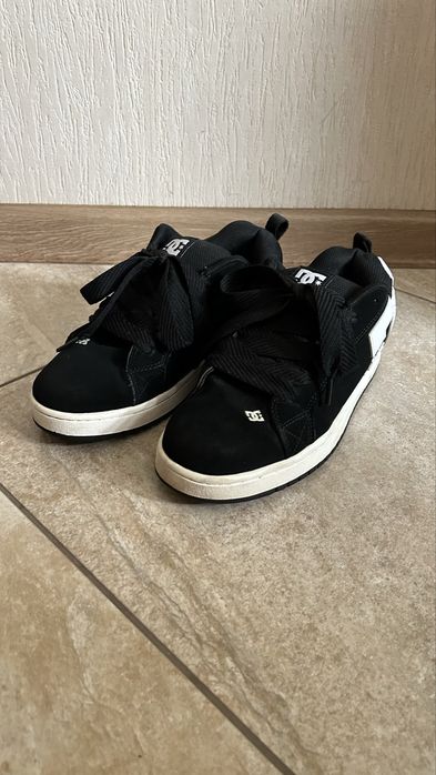 Продам кроссовки DCSHOEUSA