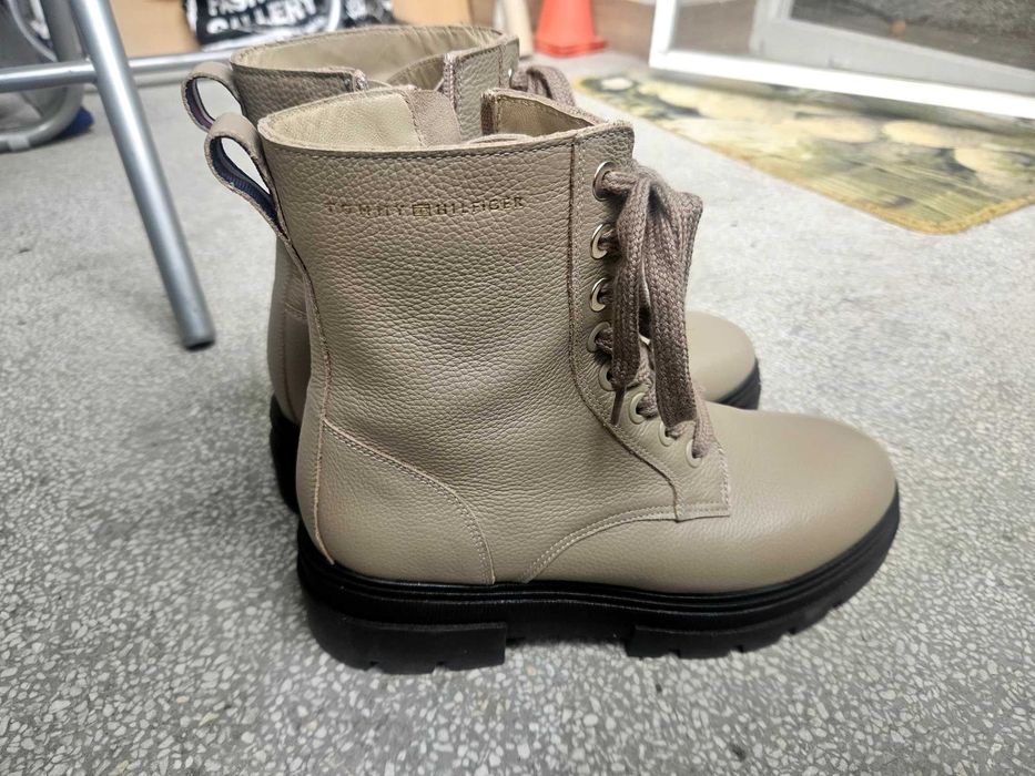 Нови, оригинални дамски зимни боти Tommy Hilfiger, 39 номер, ест. кожа