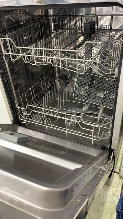 Продам посудомоечную машину
