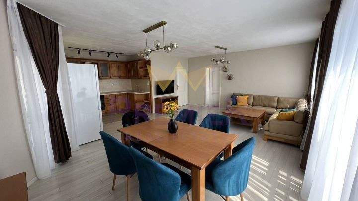 Дава се под наем Тристаен апартамент в Варна, Бриз - 130 кв.м за 765 € - Снимка #4