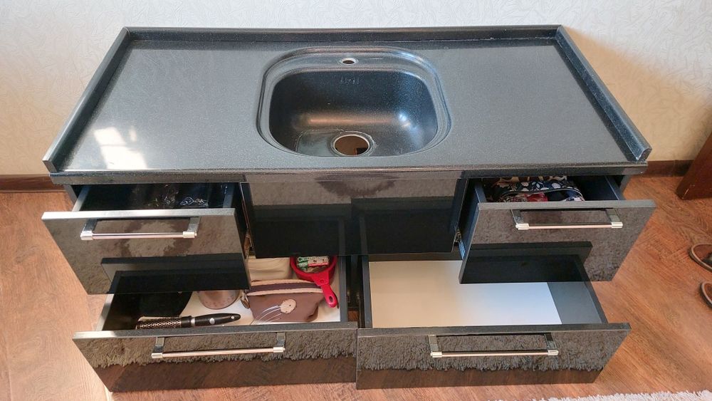 Умывальник из керамагранита с тумбой