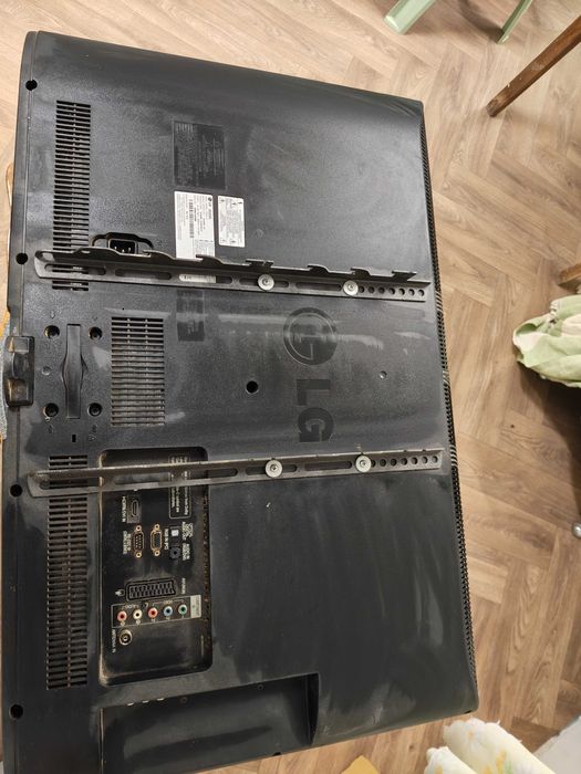 Продавам телевизор LG 32LD350