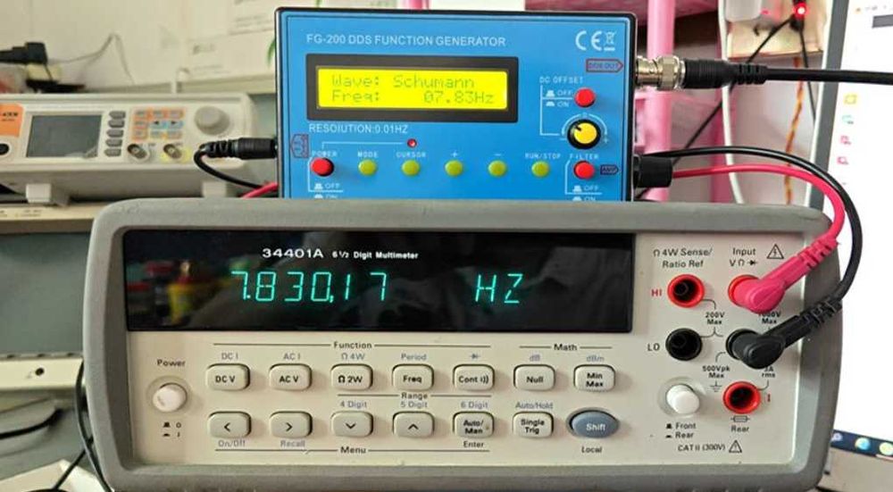 FG-200 Функционален Сигнал Генератор на Сигнал Източник 0.01Hz-500KHz Честотен Брояч DDS Функция Синусоидална + Квадратна + Трионна Форма на Вълната