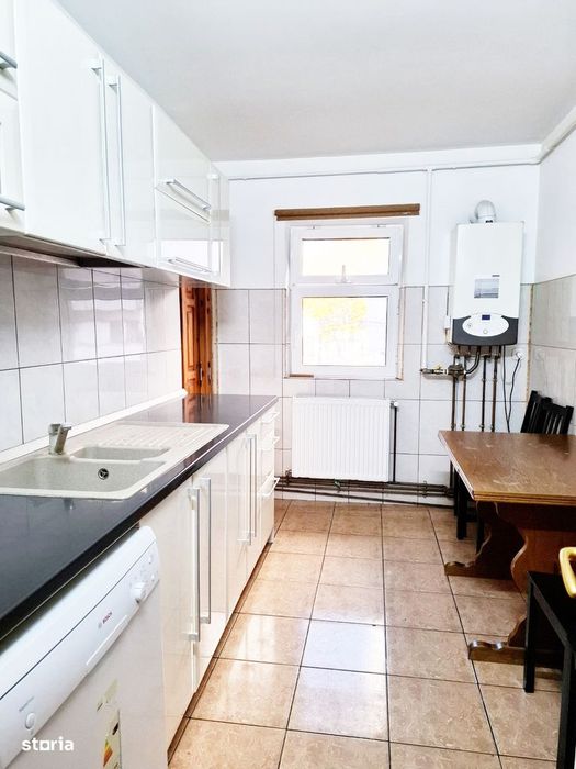 4 camere , 2 bai, etaj 1din 4, zona Unirii Sud