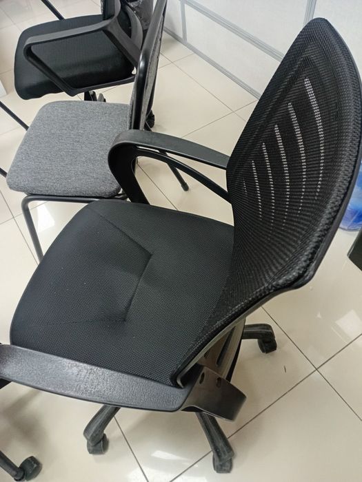 Офисные кресла по 12000