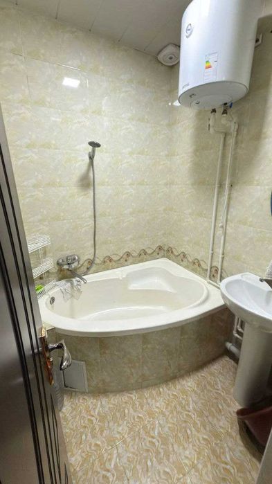 2 хоналик квартира 2 кават кирпичный дом, 5 микр, сомий, 35-мактаб