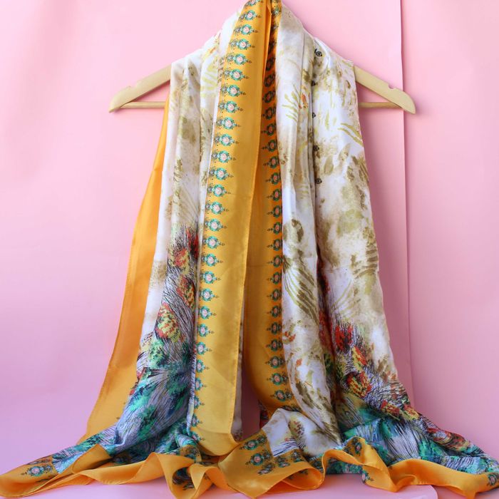 Дамски копринени шалове