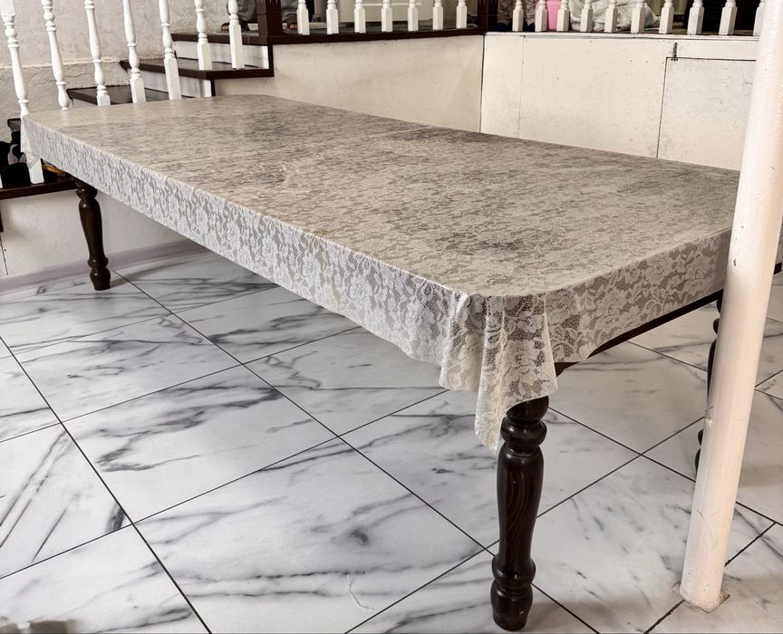 Стол гостиный , в хорошем состояния