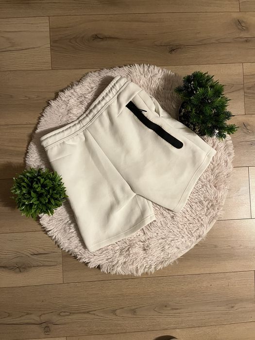 Pantaloni scurți Nike tech albi