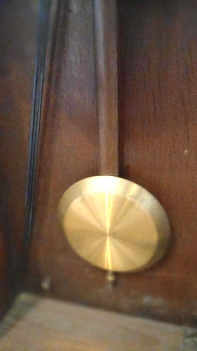 стар автентичен стенен часовник с гонг на цял и половин час