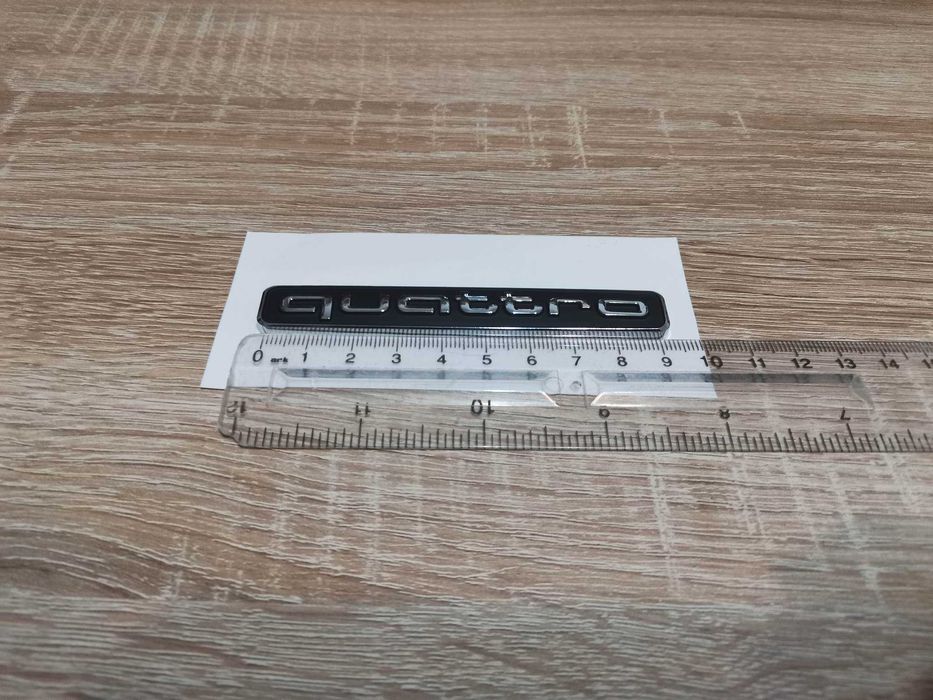 Ауди Куатро Audi Quattro емблема надпис черно със сребристо