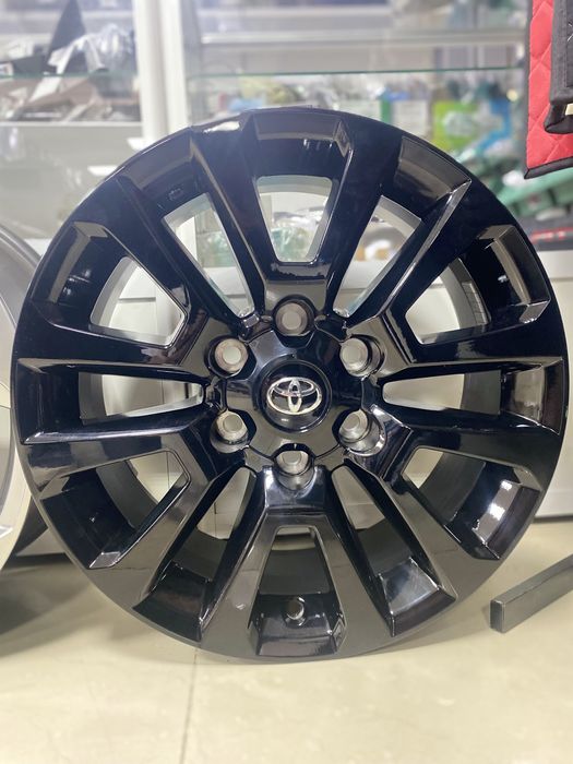 Диск Toyota оригинал Black Onyx на R18