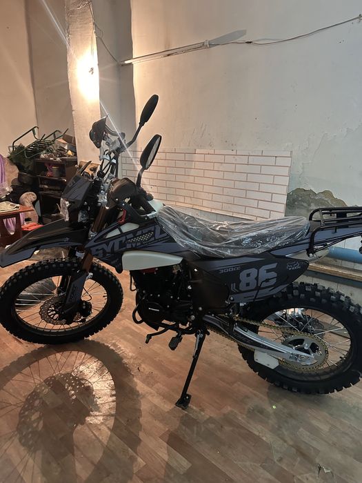 Мотоцикл эндуро 300 куб