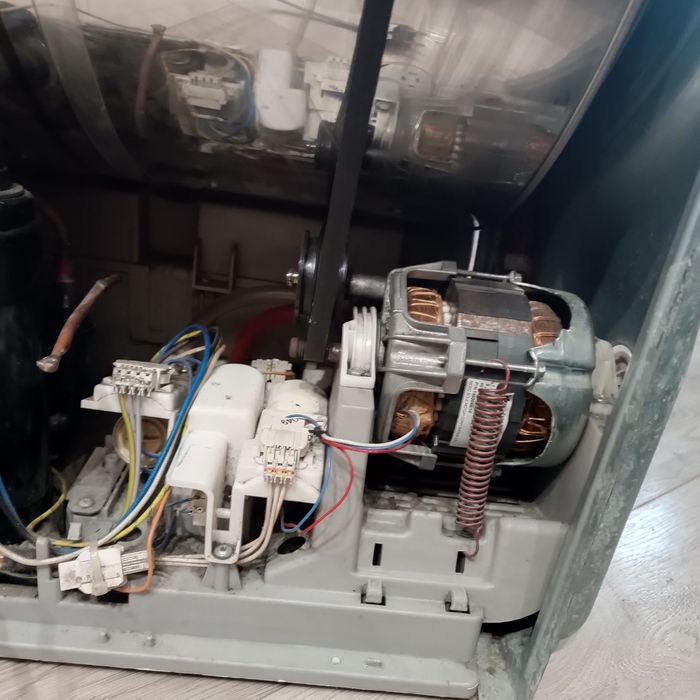 Продаваме части на  сушилня AEG Lavatherm 7kg НА или За части