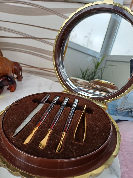 Trusa unghii vintage veche scoica noua