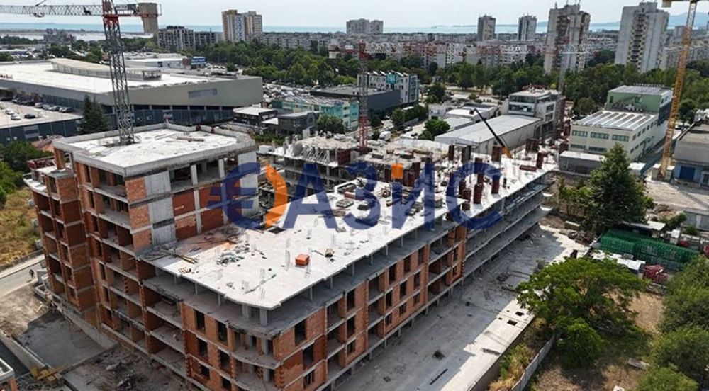 Продава се Двустаен апартамент в Бургас, Център - 65 кв.м за 1308 €/кв.м - Снимка #2