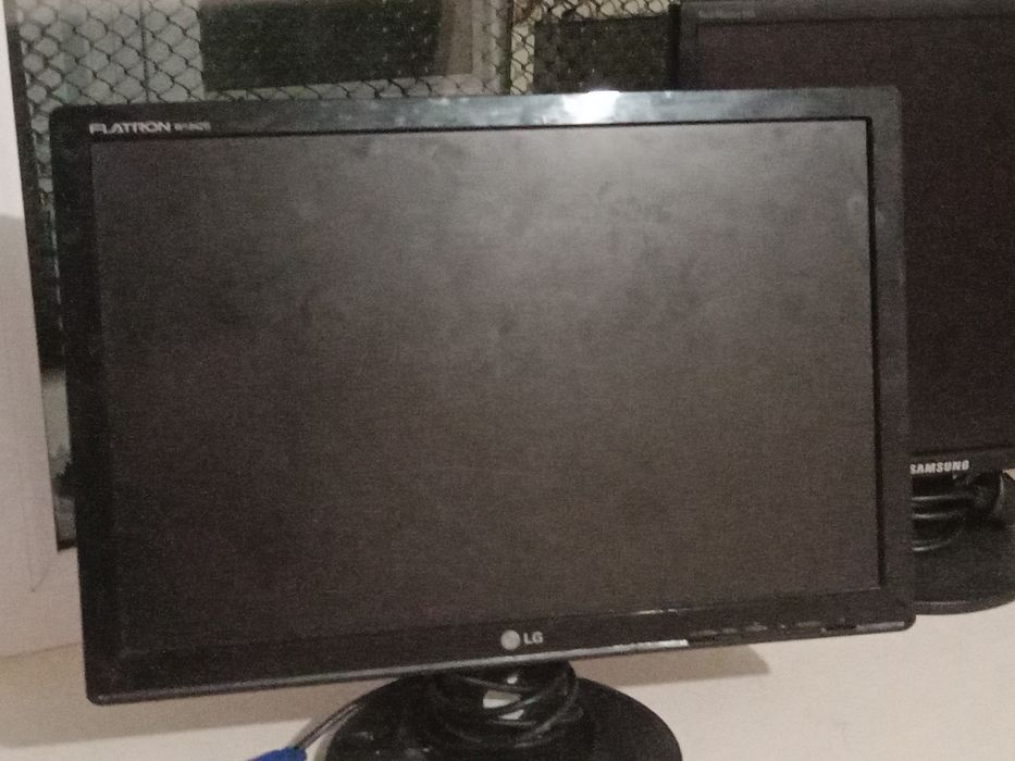 Монитор Б/У на запчасти не рабочие