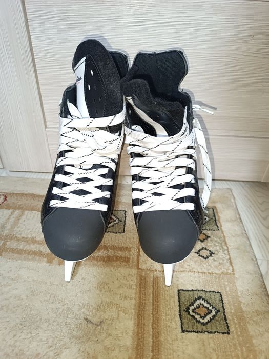 Продам коньки хоккейные