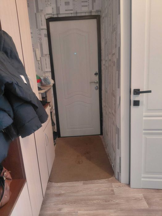 Продам 2 двухком. квартиру