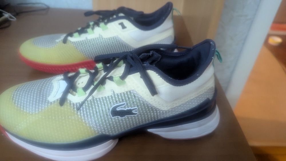 Продам брендовые мужские кроссы-,оригинал