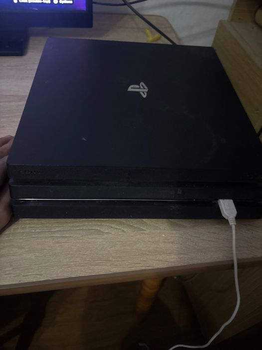 Ps 4 Pro 1T pentru detalii scroll down