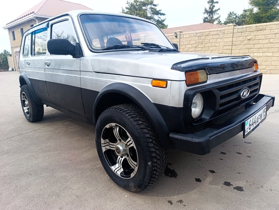 Продам ниву 5 дверную