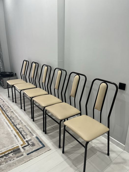 Продается стол и стулья