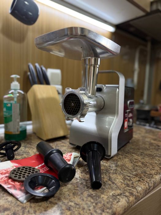 Мясорубка электрическая Shivaki 1800W