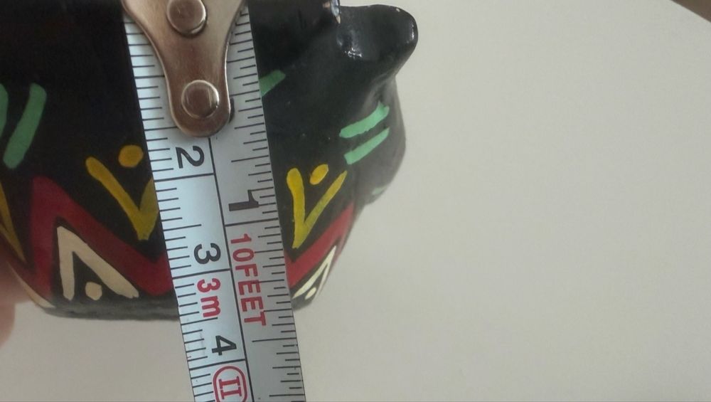 Scrumiera neagra Paraguay sub forma de peste. Model aztec