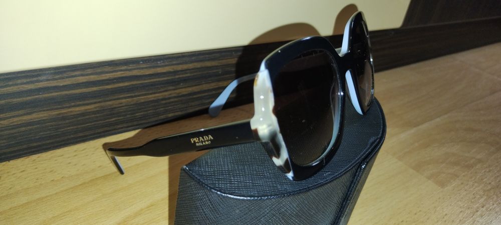 Слънчеви очила Prada от 219 € на 220 лв.