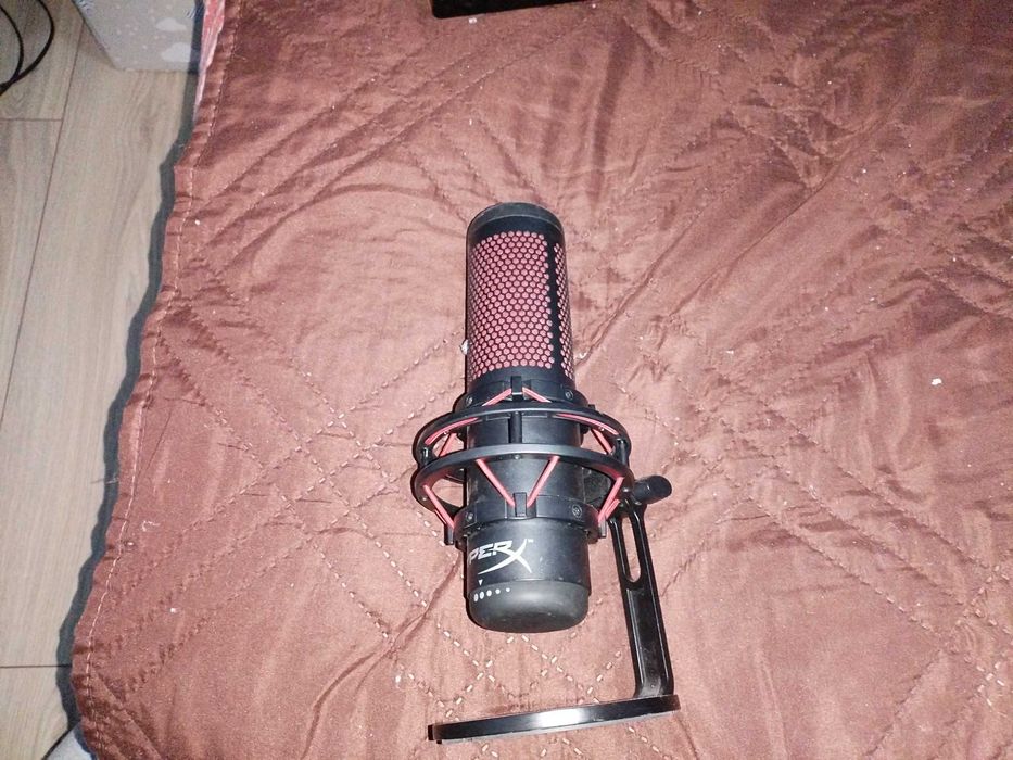 Микрофон hyperX използва