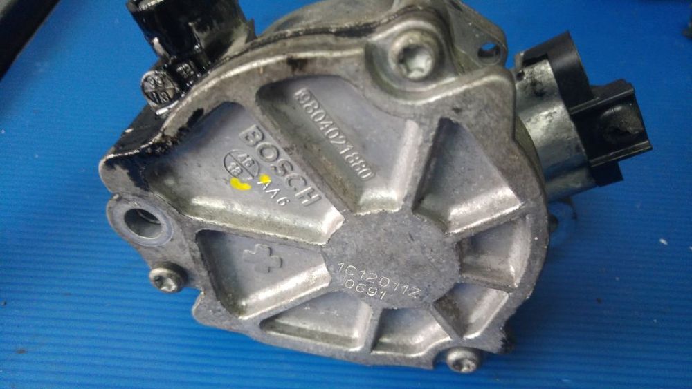 pompa vacuum ugjc 1.5 tdci  ford b-max fiesta focus 3 9804021880