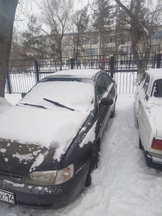Тойота Карина е. На ходу.