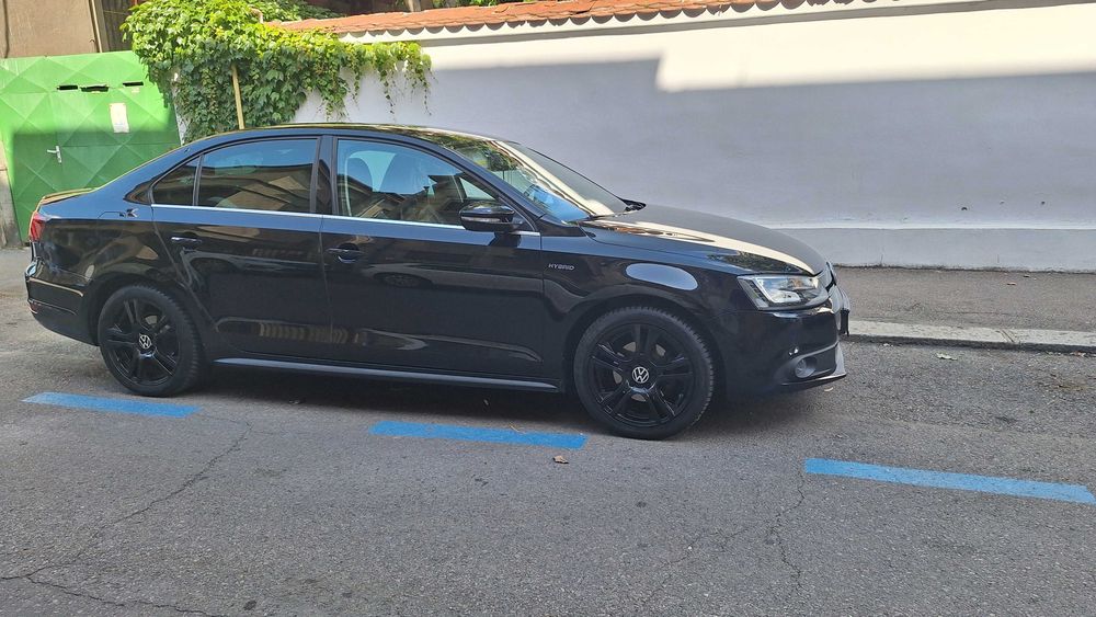 VOLKSWAGEN Jetta