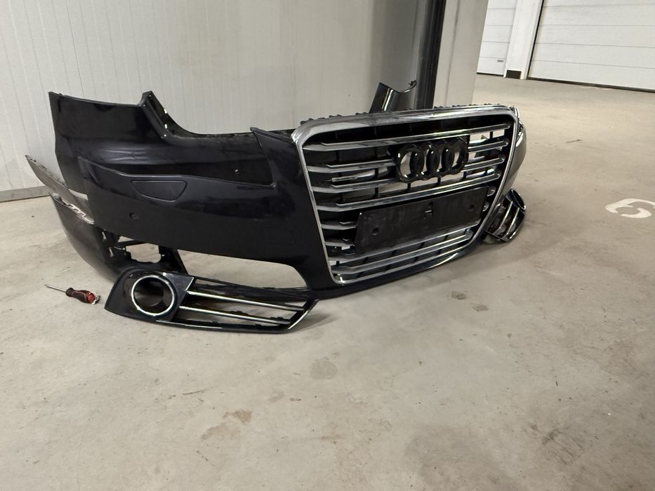 На части Audi A8