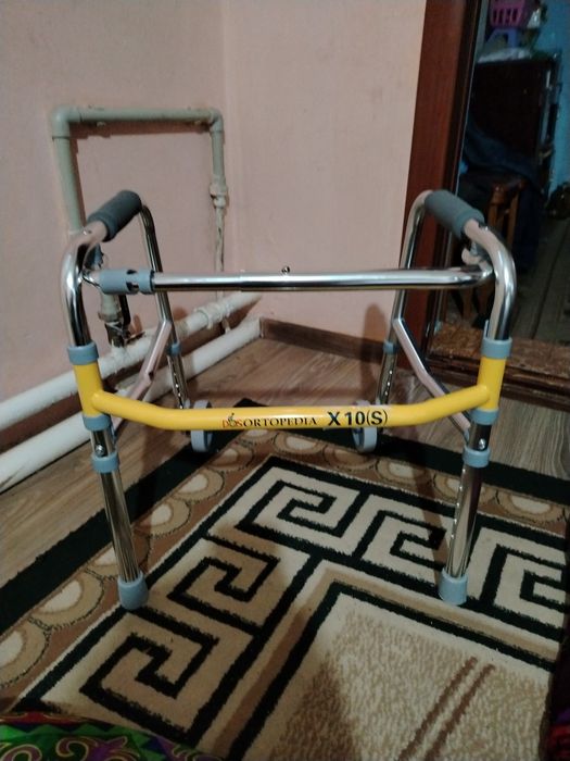 Детский ходунок для детей - инвалидов