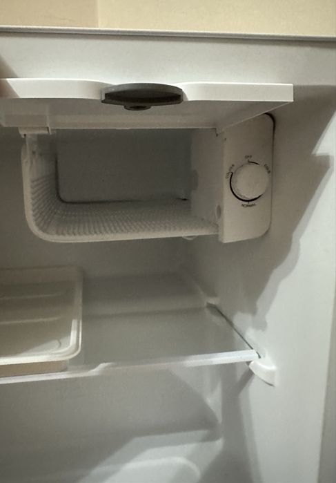 Продаю компактный холодильник AVA