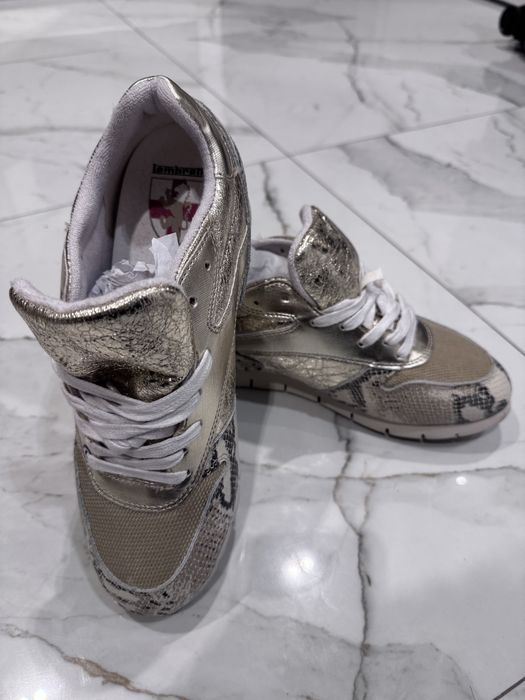 Кожаные кроссовки в отличном состоянии