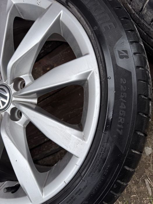 Jante Golf 6  225/45R17  Bridgestone