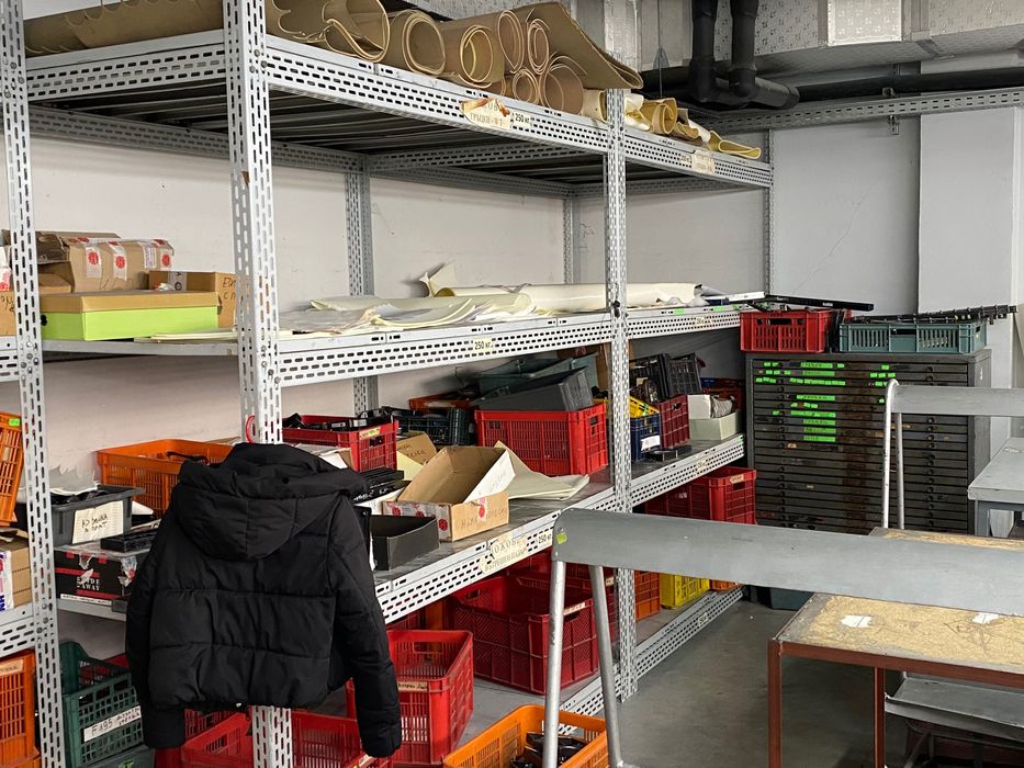 Метални секционни рафтове/стелажи