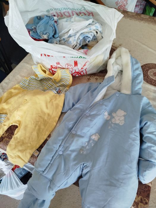 Децки дрехи едро продавам