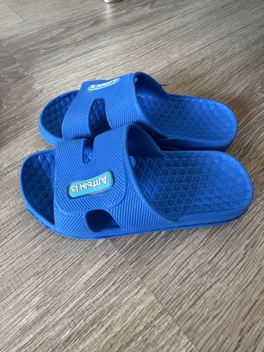 Детские шлепки.