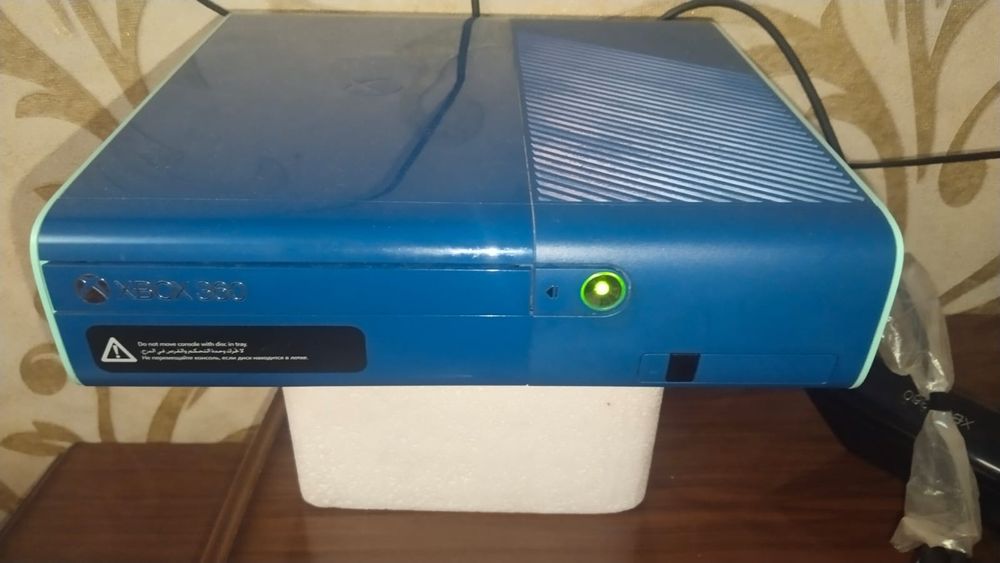 Продам xbox 360 special edition blue