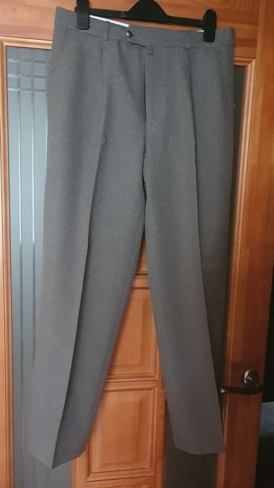 Продаю туфли и одежду, брюки, береты