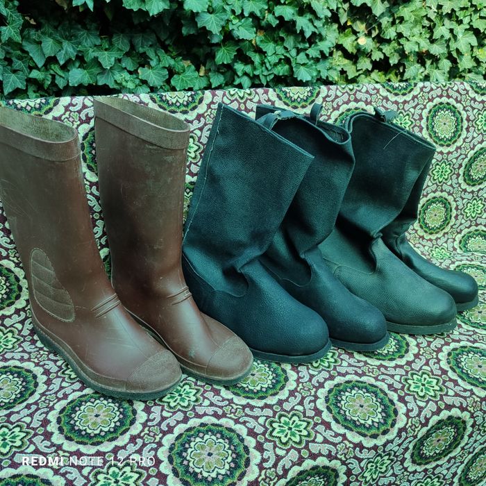 Сапоги кирзовые и резиновые.