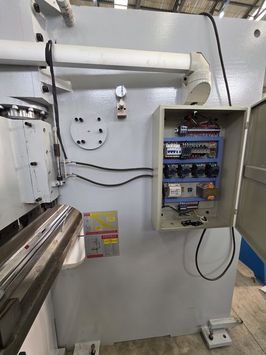 Гибочный станок 160т 6 метров. Чпу