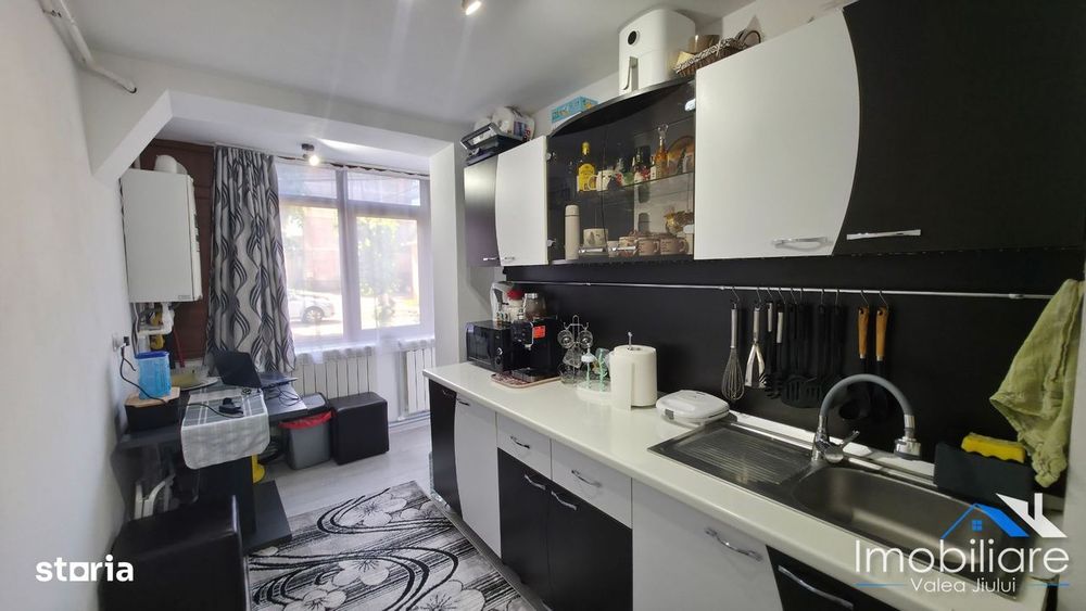 Apartament 2 camere - Lupeni, Str. Parangului, 55 mp, Renovat in 2025 — fotografia 3