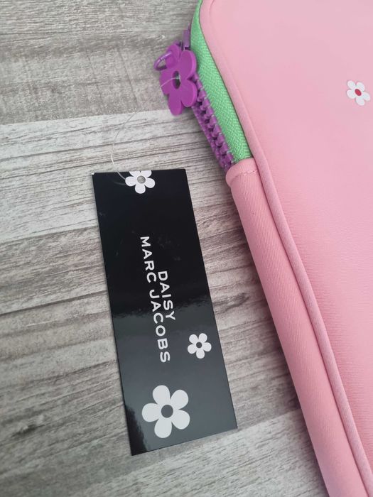 Чисто нов калъф за лаптоп Marc Jacobs Daisy Pop – Лимитиран модел