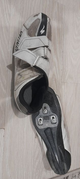 Спортивная обувь